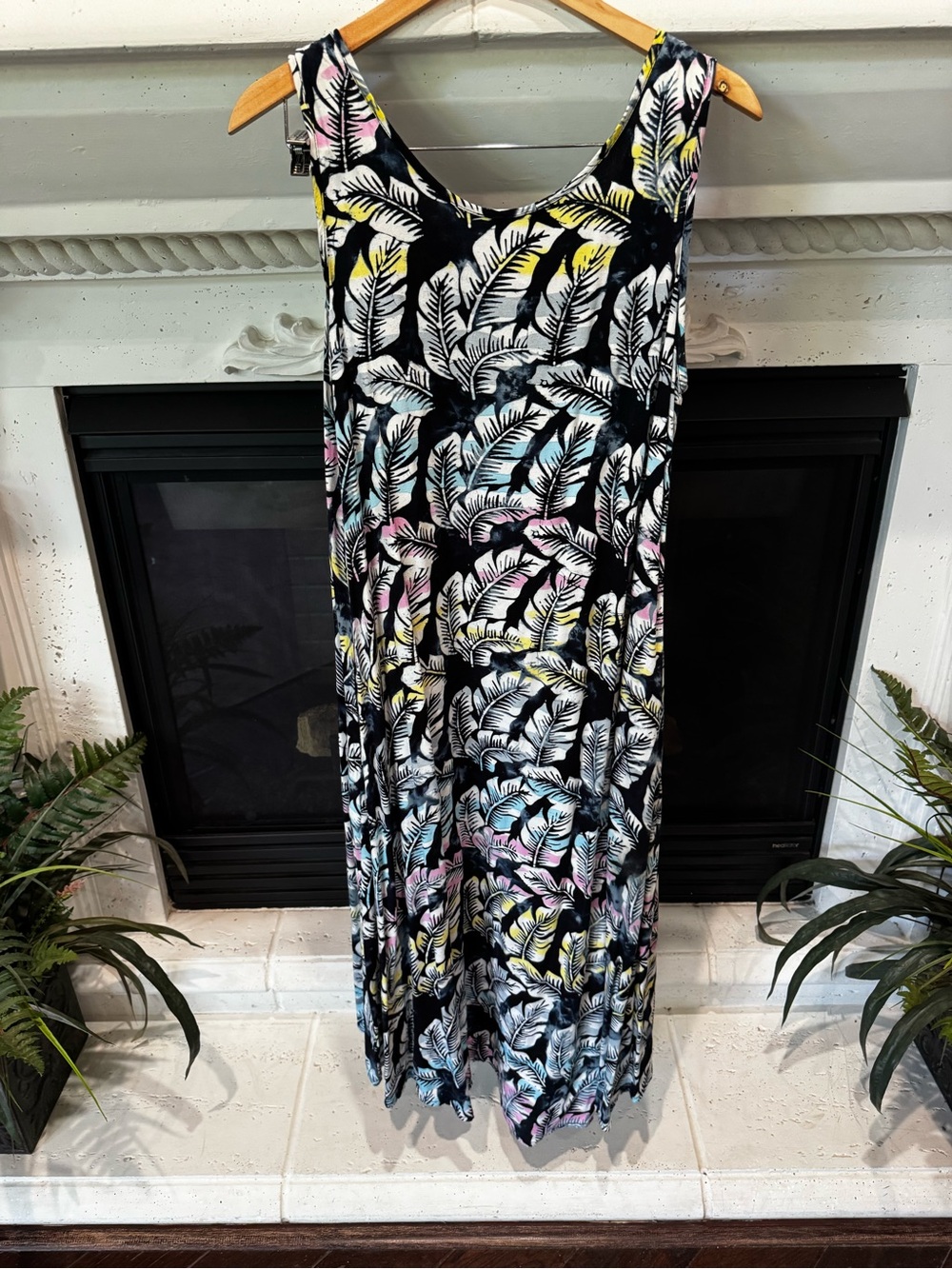 Blue Ginger Tropical Leaf Sleeveless Maxi Dress in Black with Pastel Accents - Picture 3 of 3
